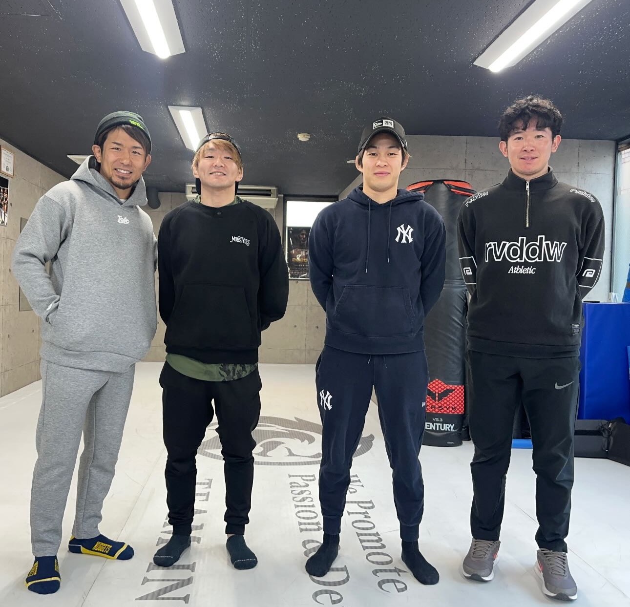 船橋のパーソナルジム「FUNABASHI INSTITUTE（船橋 インスティチュート）」のスタッフが新年初めて集合した様子